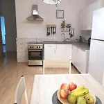 Acogedor Con Excelente Ubicación.